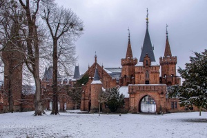 Hradec nad Moravici, Red and White chateau